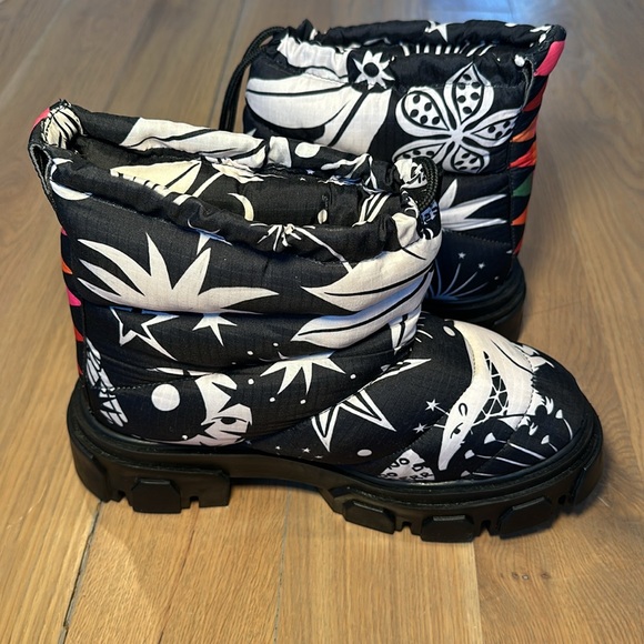 FARM Rio Lug Sole Puffer Bootie In Cerrado Sky Black - Picture 5 of 9